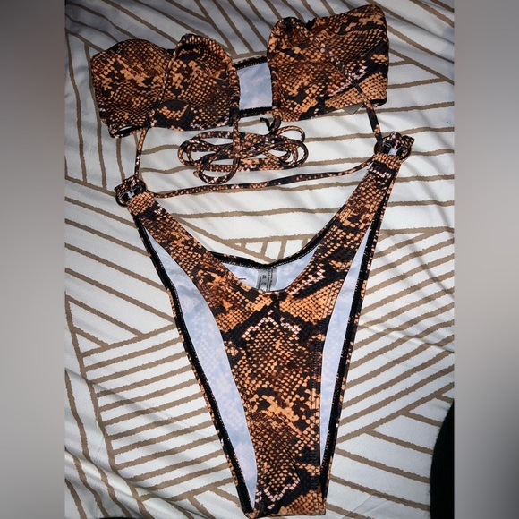 One piece - Picture 1 of 1